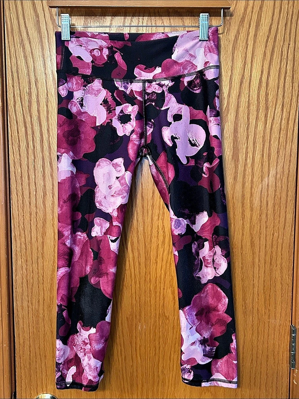 Fabletics Floral Athletic Cropped Leggings in Pink & Black Sz XXS